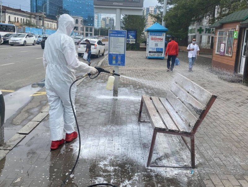 Автобусны 329 буудлыг угаажээ