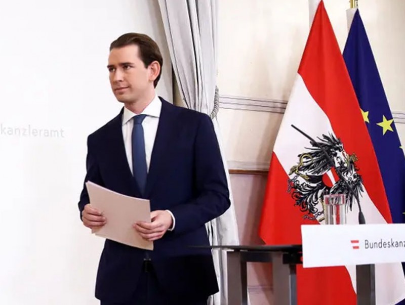 Австрийн канцлер Себастьян Курц албан тушаалаасаа огцорлоо