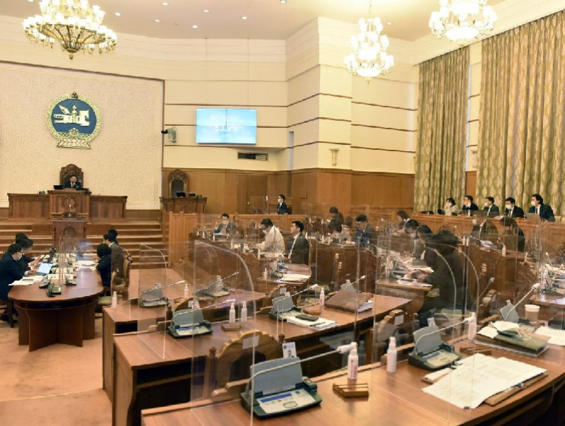 Монгол Улсын 2022 оны төсвийн тухай хуулийн төслүүдийг дөрөв дэх хэлэлцүүлэгт шилжүүллээ