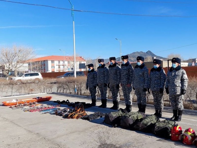 Уулын аврах ажиллагааны тоног төхөөрөмж хандивлав