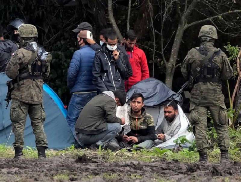 Польш нэмж дүрвэгч ирвэл хилийн мөргөлдөөн гарах эрсдэлтэйг анхааруулав