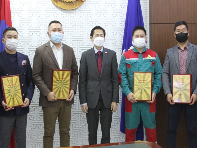 Гэр хорооллыг барилгажуулах төсөлд шалгарсан компаниудад батламж гардууллаа