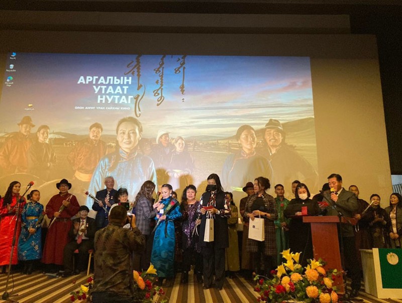 “Аргалын утаат нутаг” олон ангит кино нээлтээ хийлээ