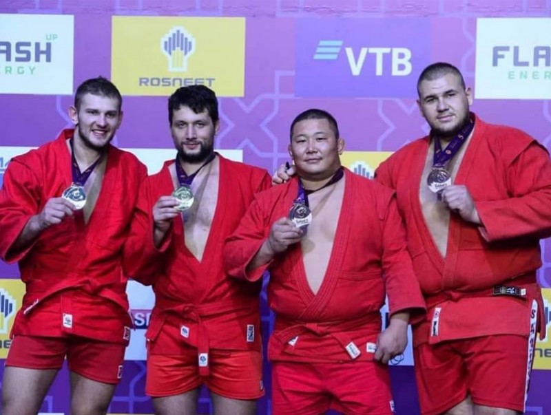 Монгол Улсын аварга Н.Батсуурь самбо бөхийн ДАШТ-ээс хүрэл медаль хүртжээ