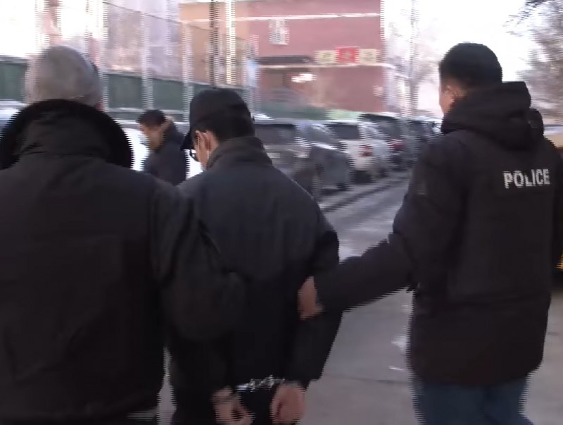 Зах, худалдааны төвөөс хулгайлсан эд зүйлсээ иргэдийн гээгдүүлсэн бичиг баримтыг ашиглан борлуулдаг байжээ