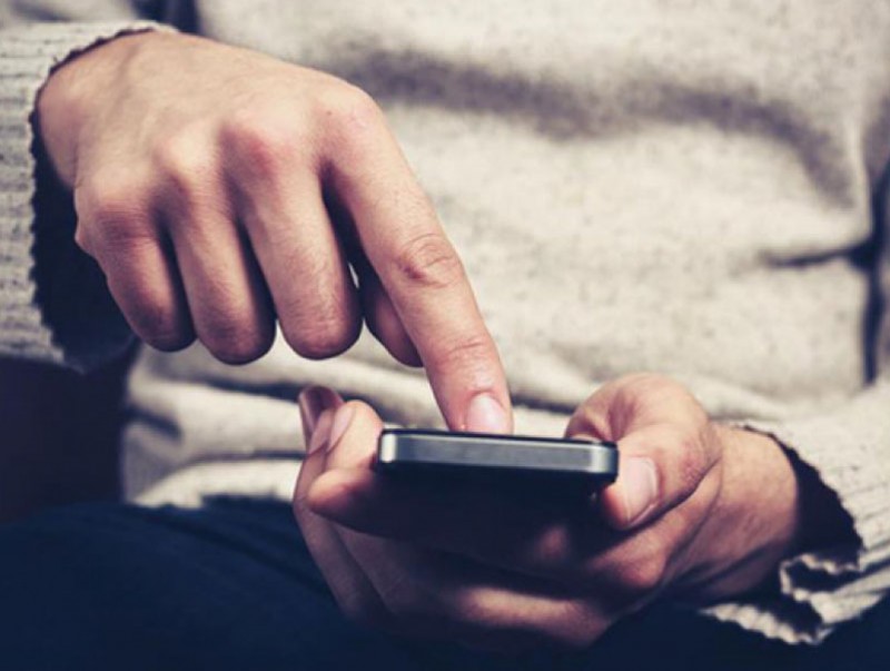 Гар утасны E-POLICE аппликэйшн ашиглан замын хөдөлгөөний зөрчлийг мэдээлэх боломжтой
