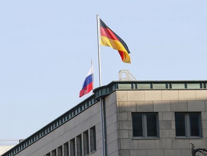 Герман улс хүн амины хэрэгтэй холбоотойгоор Оросын хоёр дипломатчийг хөөлөө
