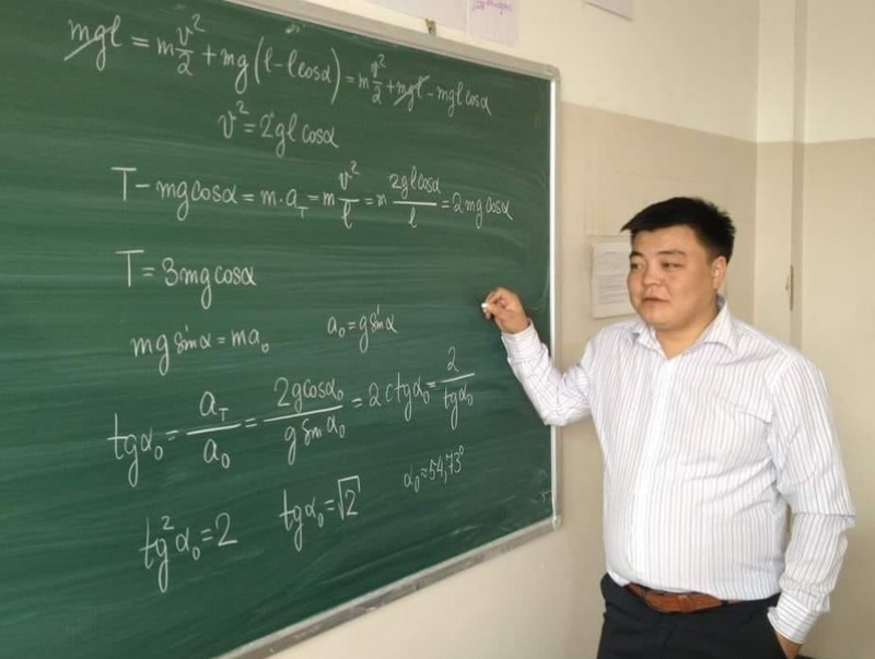 Нийслэлийн 1-р сургуулийн багш Б.Түвдэндорж Дэлхийн физикийн олимпиадад түрүүлжээ
