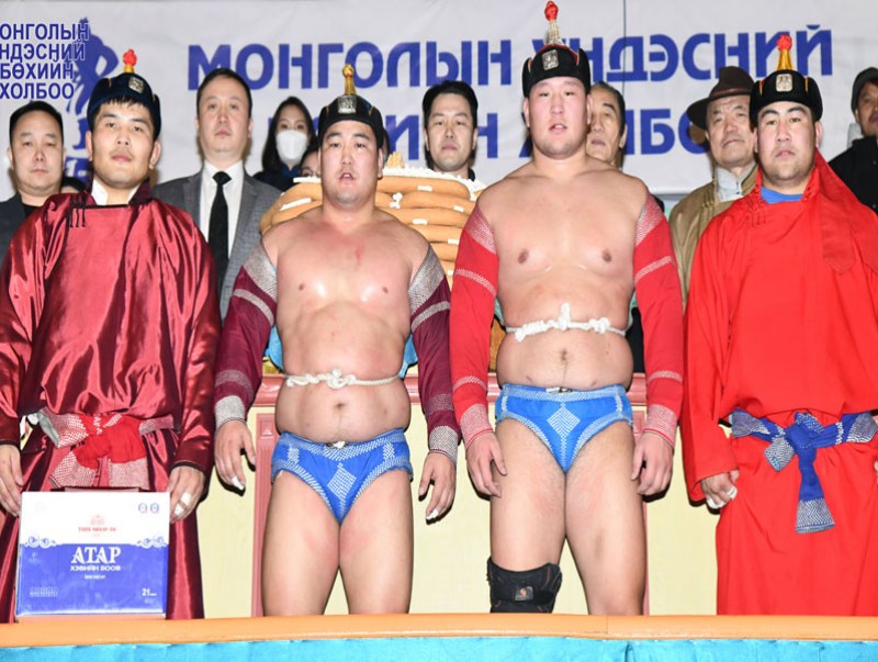 Аймгийн арслан Н.Өсөхбаяр хэвийн боовны нэрэмжит барилдаанд анх удаа түрүүллээ