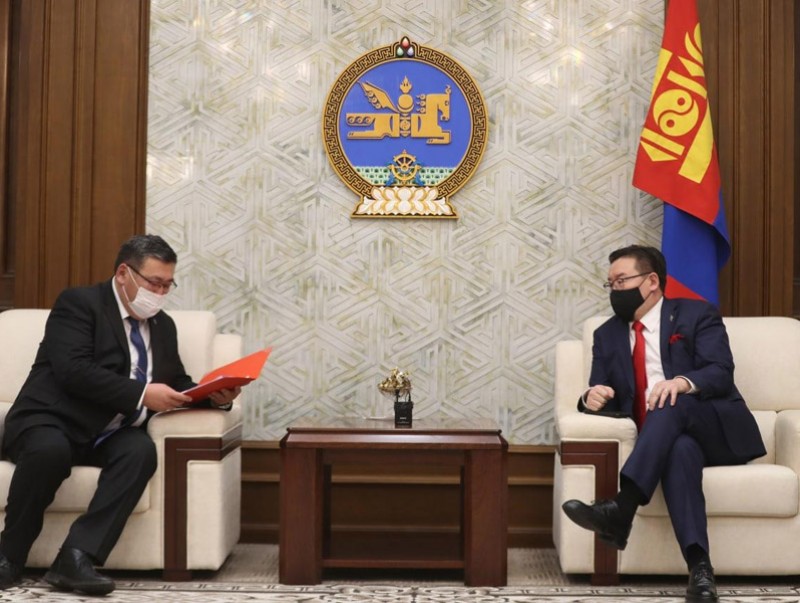 “Нас барсан өндөр насны тэтгэврийн зээл авагчийн тэтгэврийн зээл чөлөөлөх тухай” хуулийн төслийг өргөн мэдүүлэв