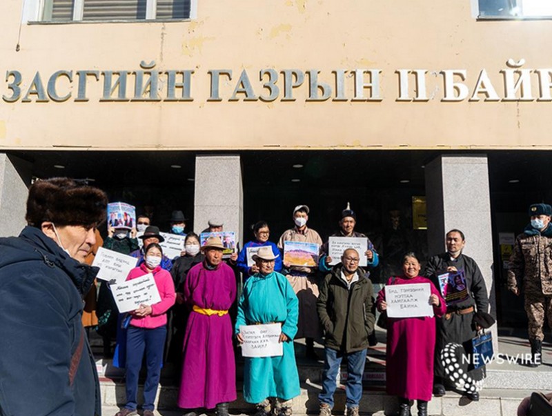 Ахмадууд нь залуучуудынхаа ажилтай, орлоготой болох замыг зориудаар хаахгүй байхыг Шинэжинст, Баян-Өндөр сумын залуучууд хүслээ