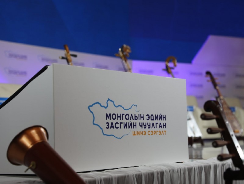 Лигдэн хааны ордны найрал хөгжмийг 400 жилийн дараа Төрийн ордонд тоглолоо