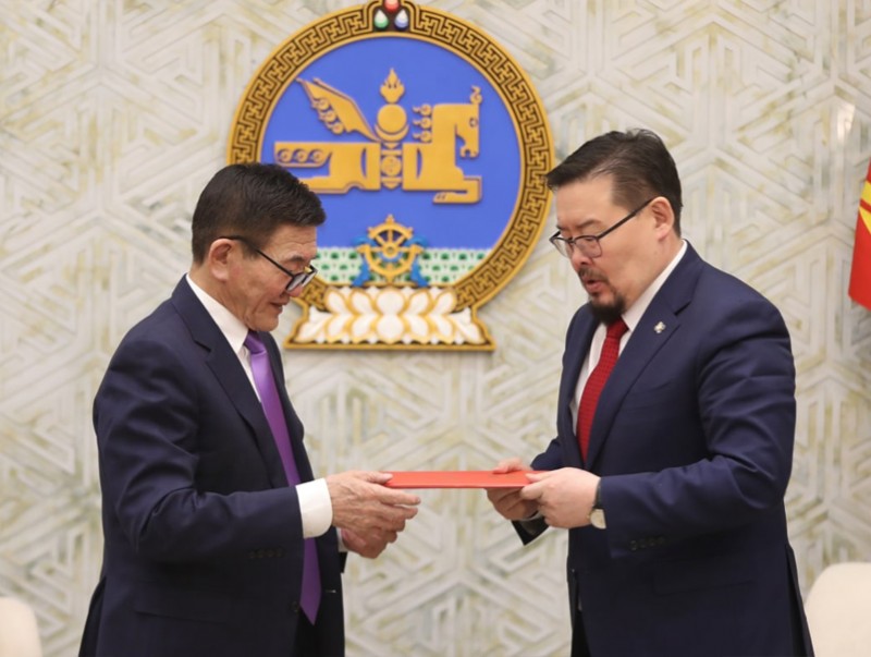 Төрийн албаны тухай хуульд нэмэлт, өөрчлөлт оруулах тухай хуулийн төслийг УИХ-д өргөн барилаа