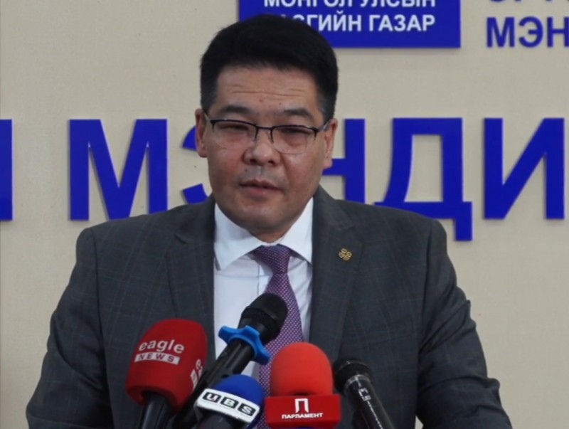 Эрүүл мэндийн яамнаас мэдээлэл хийж байна