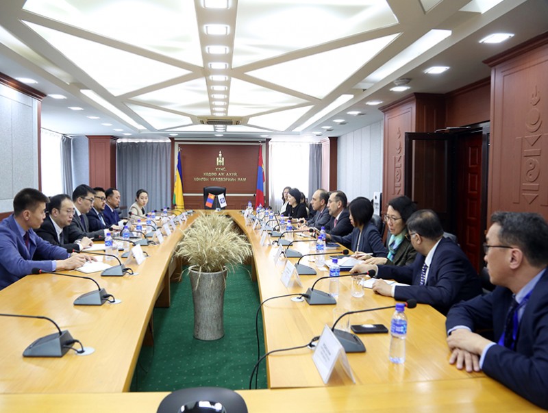 Дэлхийн банкны төлөөлөгчдийг хүлээн авч уулзлаа
