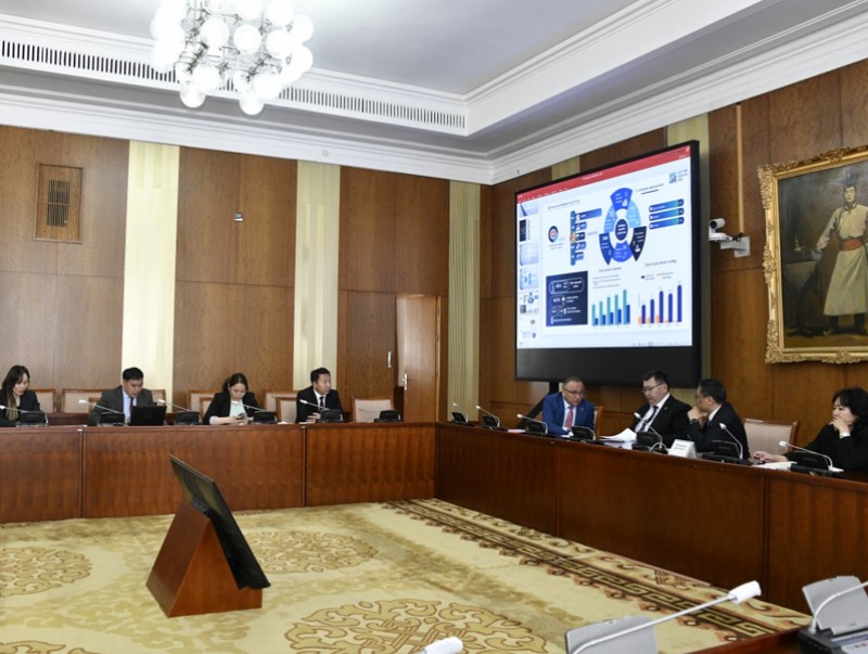 Эрүүл мэндийн салбарын эрх зүйн шинэчлэлийн хүрээнд эмч, сувилагч, эмнэлгийн мэргэжилтэнд зориулсан эрсдэлийн болон хариуцлагын даатгалын эрх зүйн орчныг бүрдүүлэх хэрэгтэй гэв