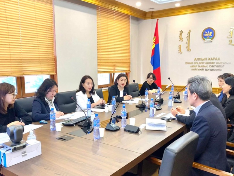 Азийн хөгжлийн банкны Зүүн Азийн газрын төсөл, хөтөлбөрийн төлөөлөгчдийг хүлээн авч уулзав