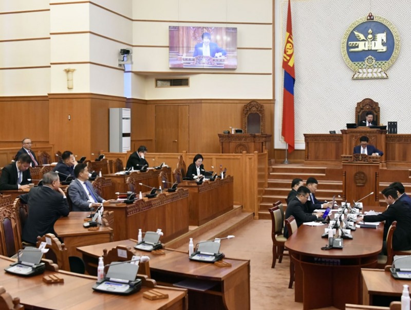 Төрийн албаны тухай хуульд нэмэлт, өөрчлөлт оруулах тухай хуулийн төслийг хэлэлцэж эхэллээ