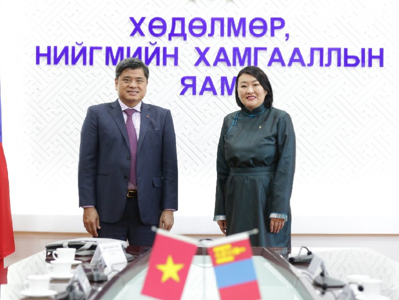 Хөдөлмөр, нийгмийн хамгааллын сайд А.Ариунзаяа Вьетнамын Хөдөө аж ахуй, хөдөөгийн хөгжлийн дэд сайд Чан Тань Намыг хүлээн авч уулзлаа