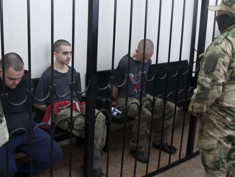 Олзлогдсон цэргүүдэд цаазын ял оноожээ