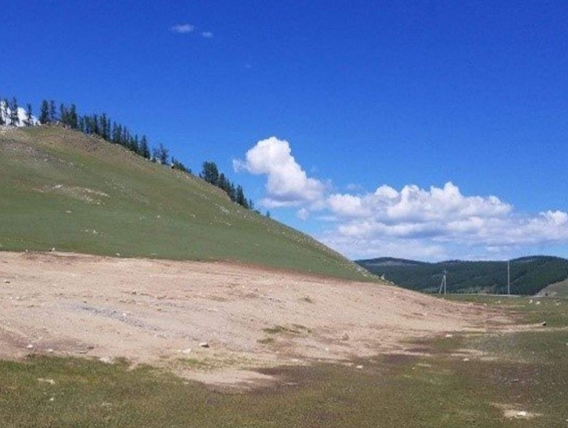 Авто замын барилгын ажлын зориулалтаар дайрга, шороо олборлосон талбайг нөхөн сэргээлээ