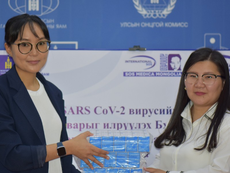 SOS Medica Mongolia эмнэлгээс 44 мянган хүнд шинжилгээ хийх 400 сая гаруй төгрөгийн үнэтэй PCR оношлуур хандивлалаа