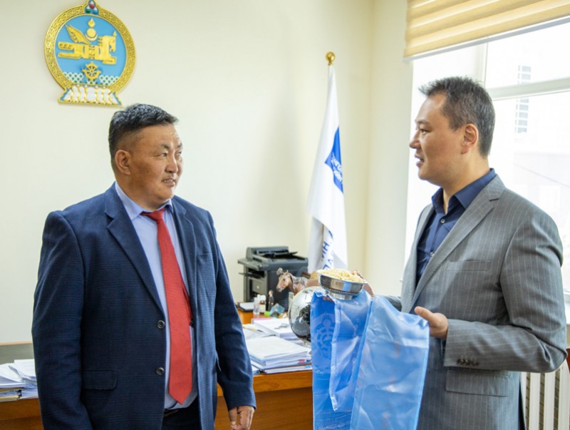 Байгаль орчны салбараас анх удаа “Энхийн төлөө” шагналаар Ж.Төмөрсүх шагнууллаа