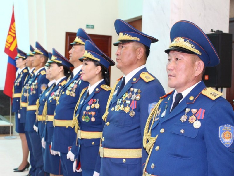 Алба хаагчдыг Төрийн дээд одон, медалиар шагнав