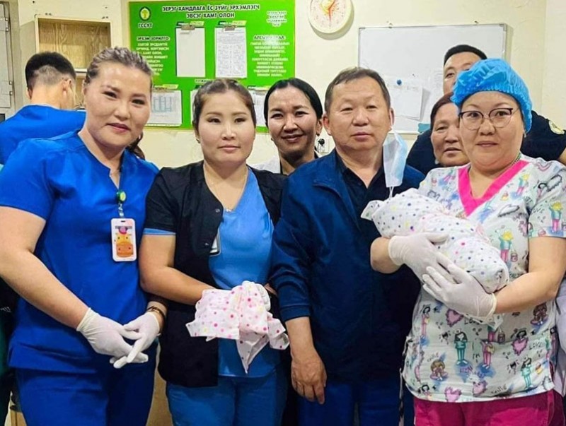 ГССҮТ-ийн жижүүрийн эмч, эмнэлгийн ажилтнууд дутуу төрсөн нярайн амийг аварчээ