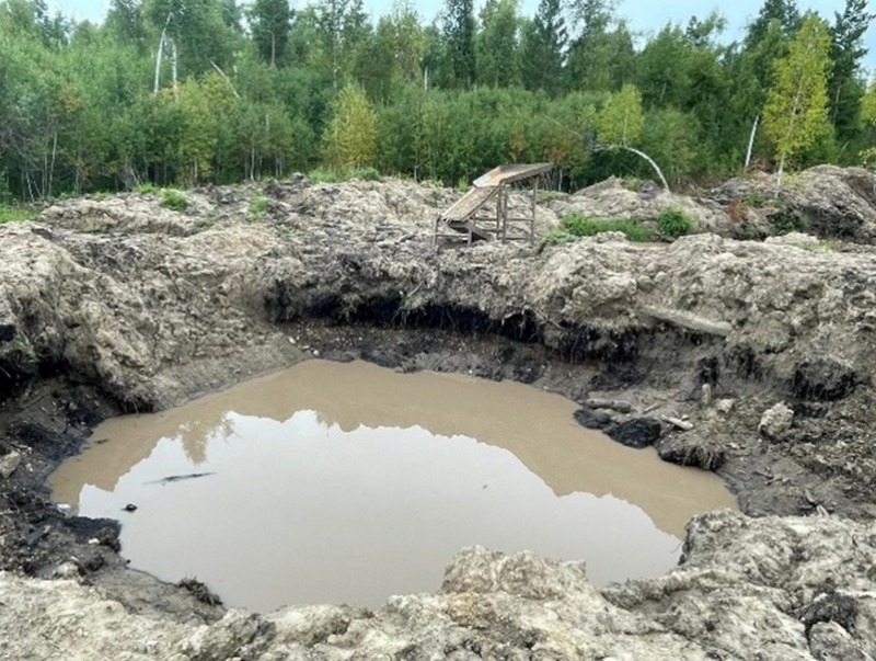 Хууль бусаар алт олборлож байсан иргэдийг албадан буулгав