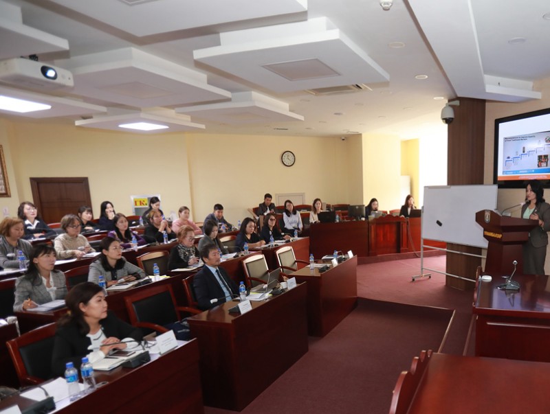 Томоохон худалдааны төвүүдийн эрүүл ахуйч нарыг хүнсний аюулгүй байдлын сургалтад хамруулав