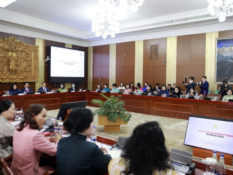 Үе үеийн эмэгтэй парламентчид Төрийн ордонд чууллаа
