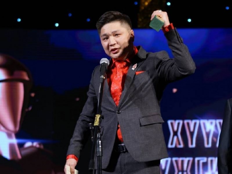 Б.Мөнх-Амьдралын "Миний аав супер баатар" хүүхдийн жүжиг энэ сард УДЭТ-ын тайзнаа “амилна”