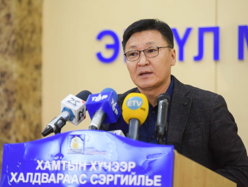 Ц.Төмөр-Очир: Эмч, ажилчдын цалинг 40 хувь нэмэгдүүлснээр ажилчид 1.4-3.2 сая төгрөгийн цалинг гар дээрээ авч байна