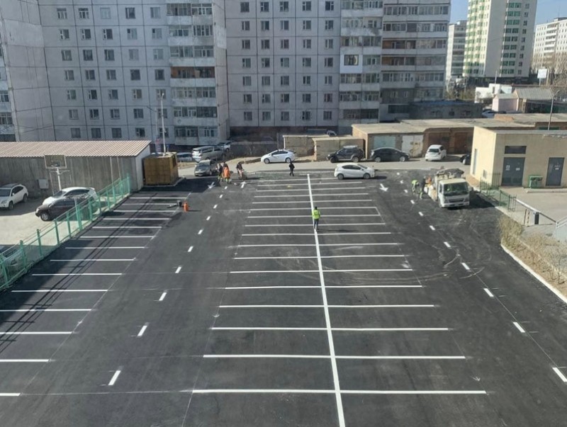 Ахмадын эмнэлгийн урд 35 гарааш чөлөөлсөн талбайд 66 автомашины зогсоол хийлээ