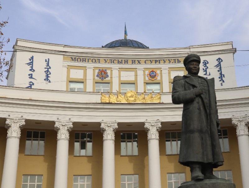 МУИС-ийн багш, ажилтнууд Ерөнхийлөгч, Ерөнхий сайд, УИХ-ын гишүүдэд шаардлага хүргүүлжээ