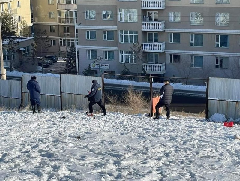 Нийтийн эзэмшлийн зам, орц гарц, амьтны нүүдэл шилжилтэд саад учруулж буй хашаа, хайсыг буулгаж эхэллээ