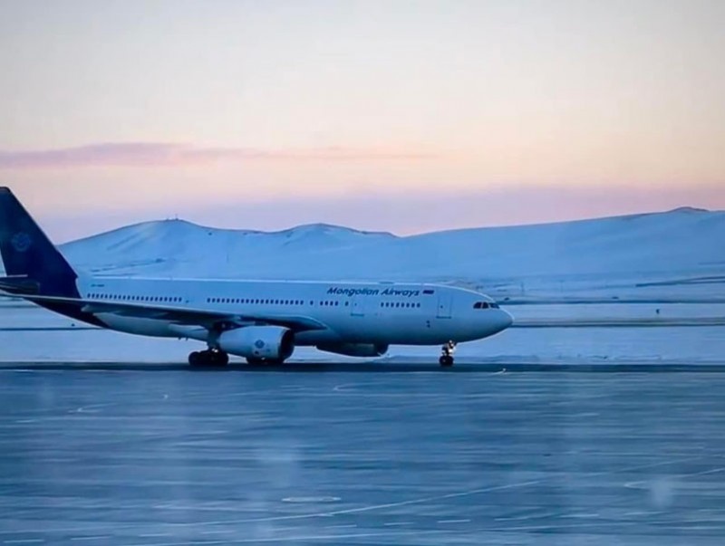 “Монголиан Эйрвейс” компани зорчигч тээврийн Airbus загварын агаарын хөлгөө хүлээн авлаа