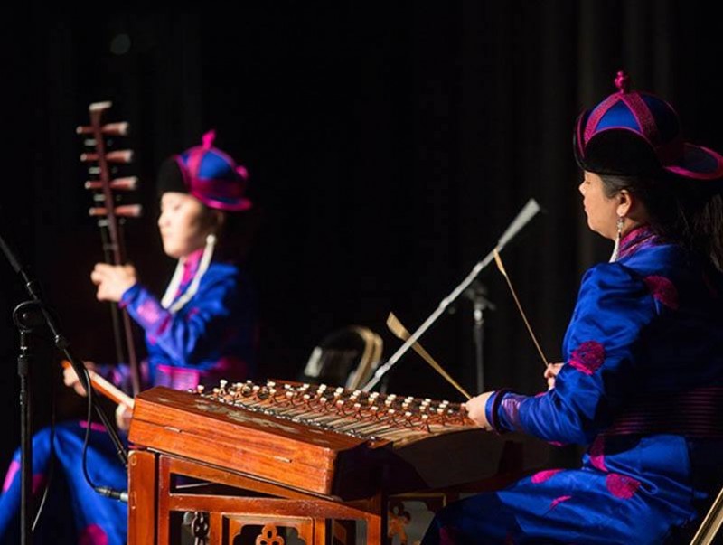 Ардын дууг нэг хөгжимтэй дуулах арга барил, онцлог