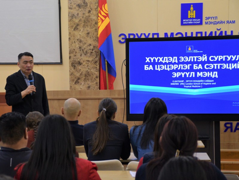 ЭМЯ: Өсвөр насны хүүхдүүдийн сэтгэцийн эрүүл мэндийн чиглэлд анхааран ажиллаж байна