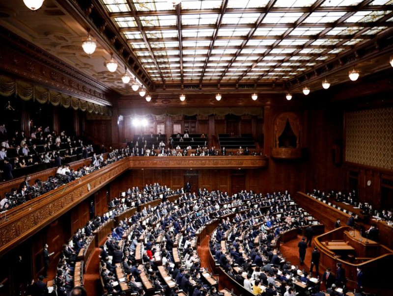 Японы парламентын ээлжит чуулган ажлаа эхэлжээ