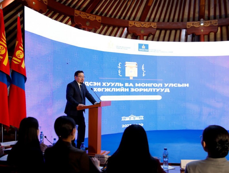 "Үндсэн хууль ба Монгол Улсын хөгжлийн зорилтууд” сэдэвт оюутны эрдэм шинжилгээний хурал боллоо