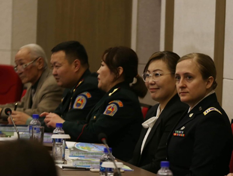 “Төрийн цэргийн болон цагдаагийн байгууллагын эмэгтэйчүүд энхийн үйлсэд” сэдэвт эрдэм шинжилгээний хурал боллоо