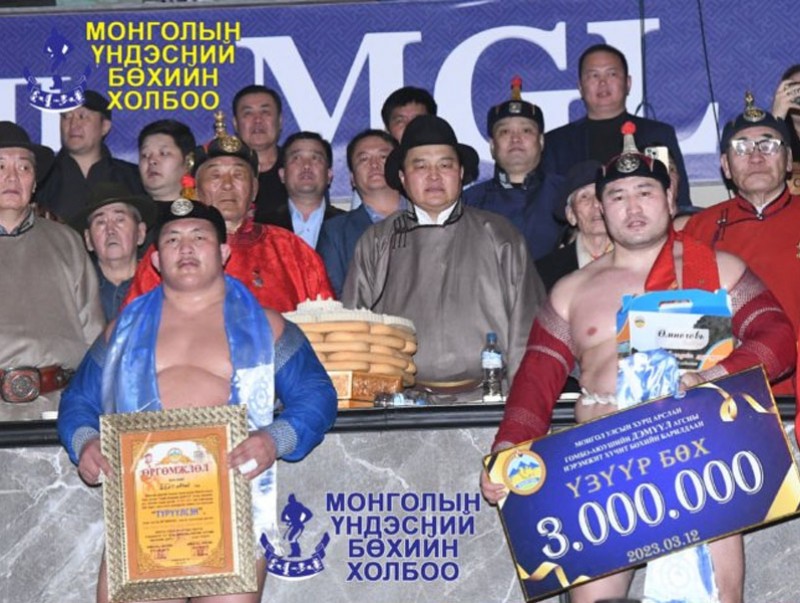 Улсын арслан Г.Дэмүүлийн нэрэмжит барилдаанд улсын заан Б.Бат-Өлзий түрүүллээ