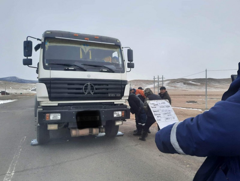 Даац хэтрүүлэн тээвэрлэлт хийж автозамын зорчих хэсгийг ихээр эвдэж байна