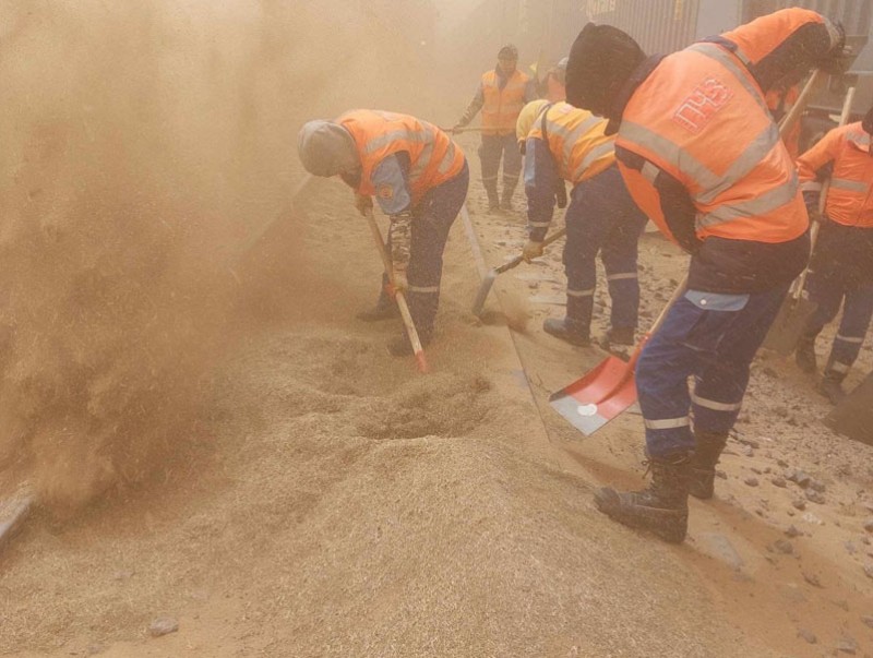 "УБТЗ" ХНН: Зам дагуу хүчтэй шороон шуурга шуурч, нөхцөл байдал хүндрээд байна