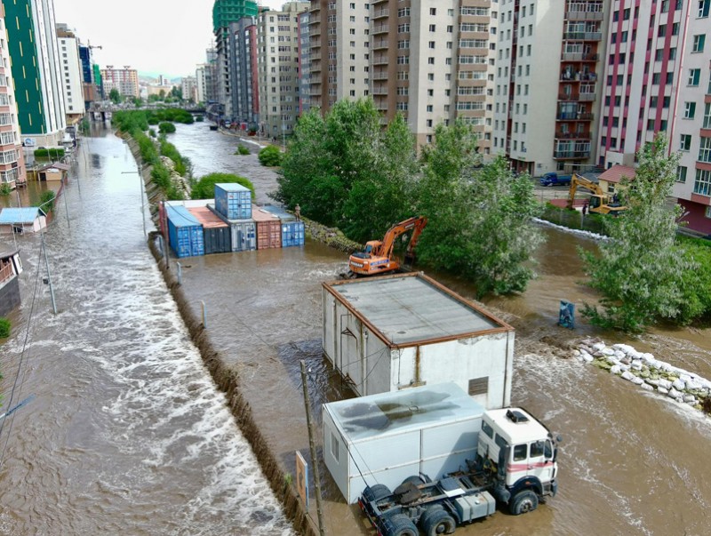 Сэлбэ голын далан “Улаанбаатар буян” компанийн талаасаа сэтэрч, нөхцөл байдал хүндрээд байна