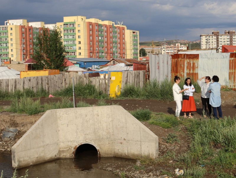 Улаанбаатарын үерийн өндөр эрсдэл бүхий гэр хорооллын 10 хороонд НҮБ-ын ХАБИТАТ байгууллагаас хэрэгжүүлсэн төслийн үр дүнтэй танилцав
