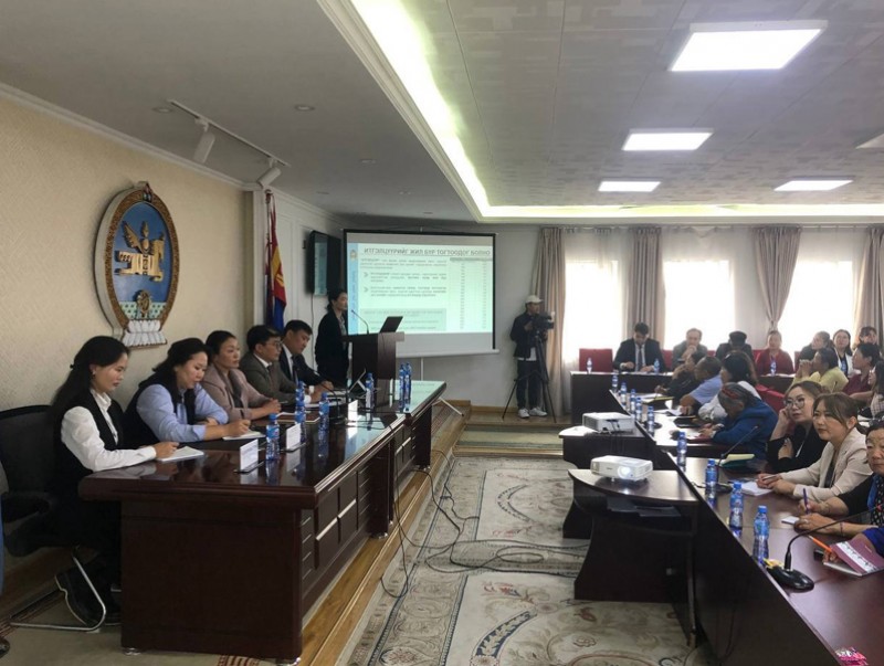 Өвөрхангай аймгийн иргэд, төрийн албан хаагчдад хаврын ээлжит чуулганаар батлагдсан хууль, тогтоомжийг танилцууллаа