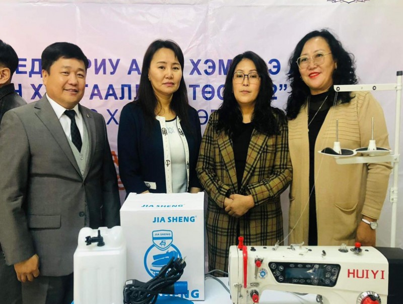 62 өрхөд оёмол бүтээгдэхүүн үйлдвэрлэхэд зориулсан тоног төхөөрөмж хүлээлгэн өглөө